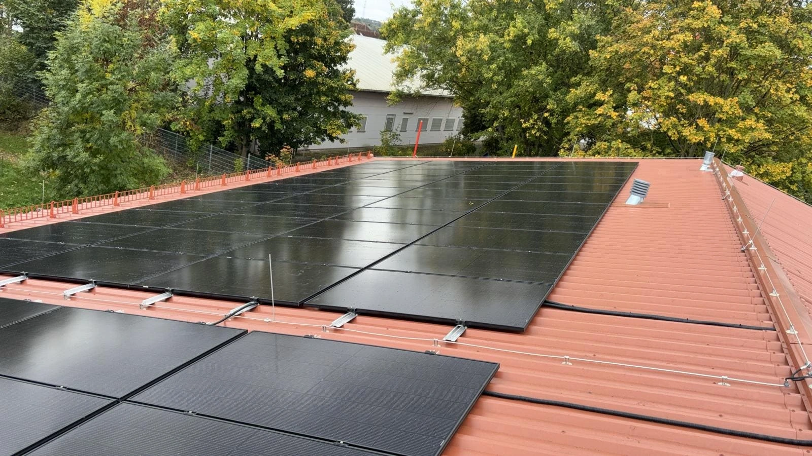 Solardach auf dem Kindergarten - Solar-Ausschreibungen bei fri Energy