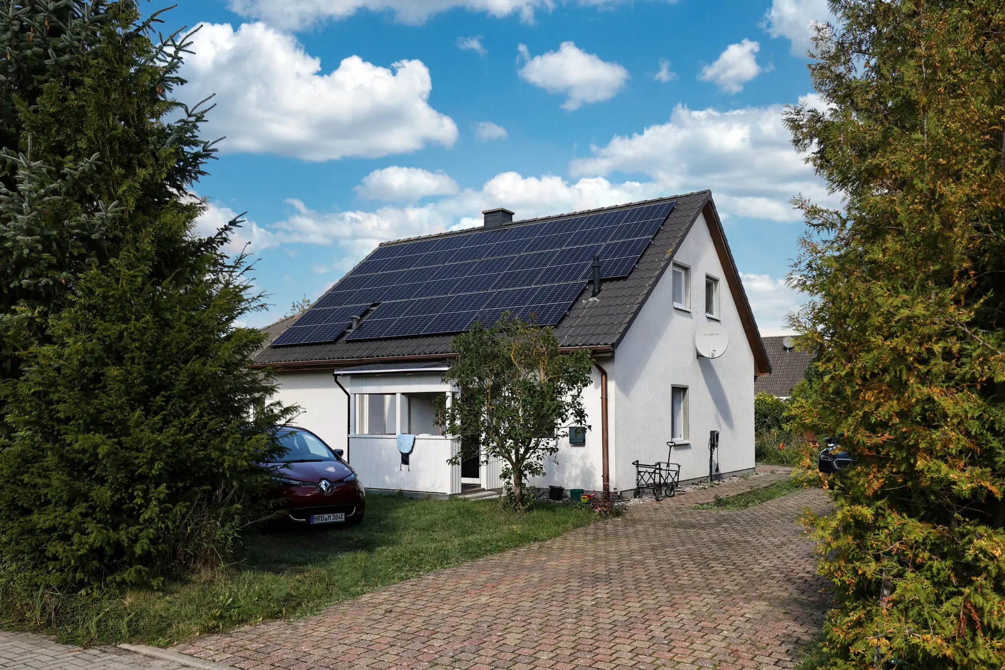 Solardach von fri Energy auf einem Einfamilienhaus in Mönchhagen